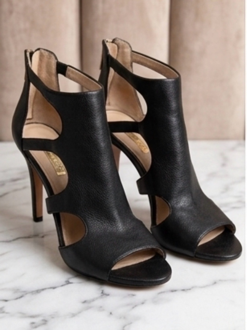 Louise et Cie Lo-Winnie Black Leather Cutout Cage Heel Booties Sandals ♠️